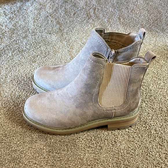 Suede Booties- taupe - Picture 3 of 6